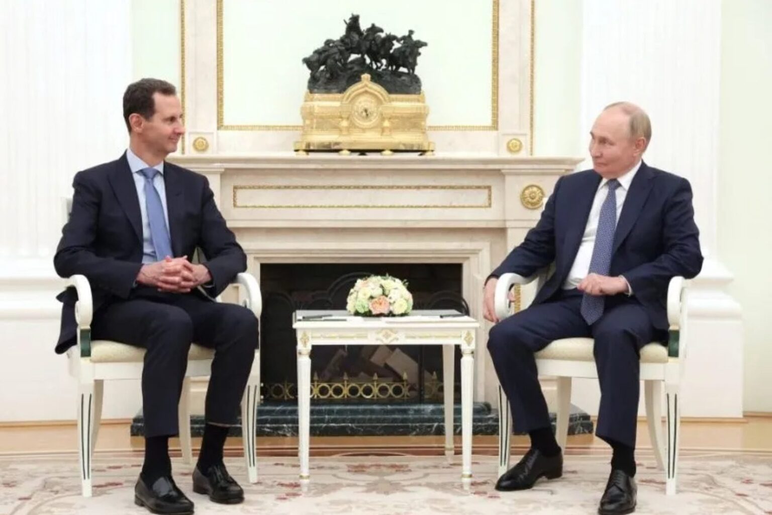 アサド大統領は亡命の費用をどのように支払うのか。プーチン大統領はシリアの独裁者にどのような人生を提供しようとしているのか？たとえそれが、プーチン大統領の元独裁者たちのコレクションという、動物園の中でも最も希少な動物園の一員になることを意味するとしても、この豪華な動物園。