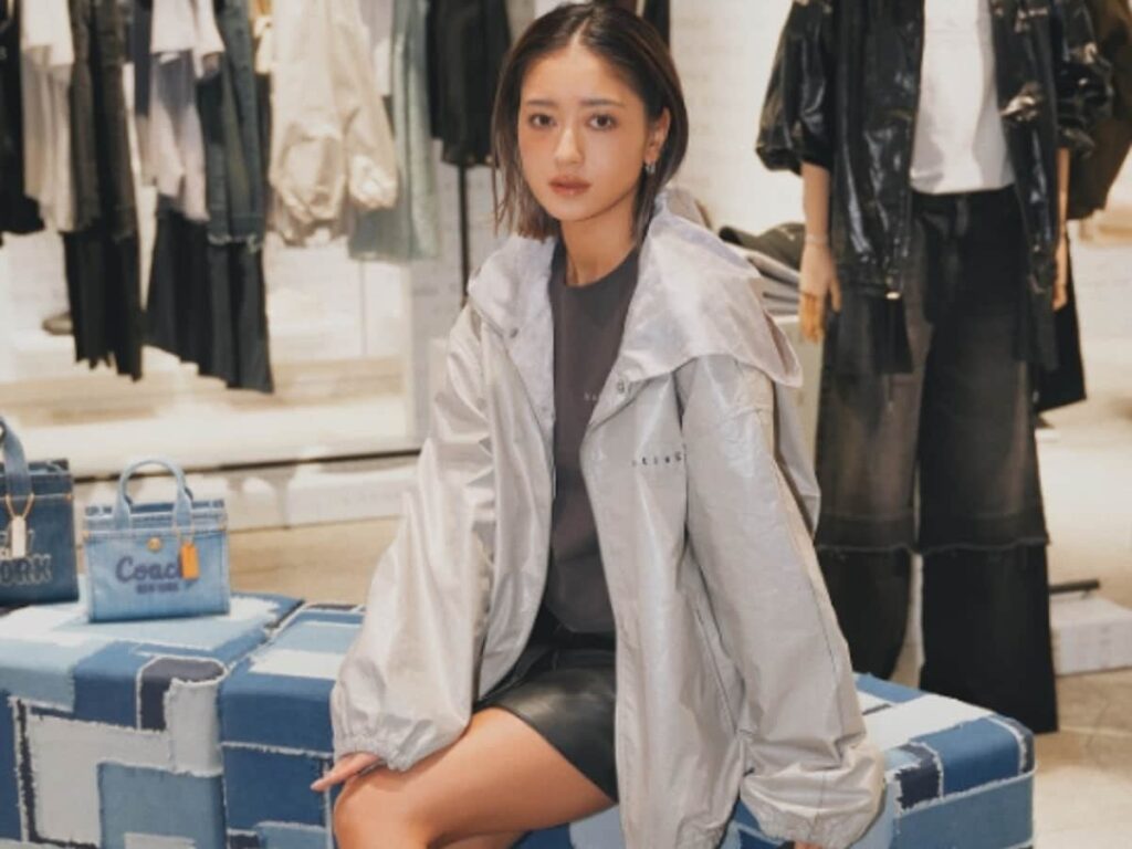 「美脚ですね」みちょぱ、美太もも際立つミニスカコーデを披露！ 「ミニスカ似合う」…と言うのはどうでも良いけど「みちょぱ」ってエロ漫画の下品な擬音にありそう