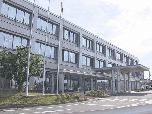 無免許で中型トラックを運転して乗用車に追突し相手にケガさせたか 47歳男を逮捕 業務中に会社のトラックで 三重県鈴鹿市
