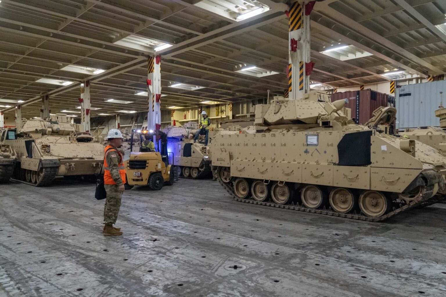 ニュース速報：米国、砲弾と戦闘車両を含むウクライナへの新たな25億ドルの軍事援助を発表