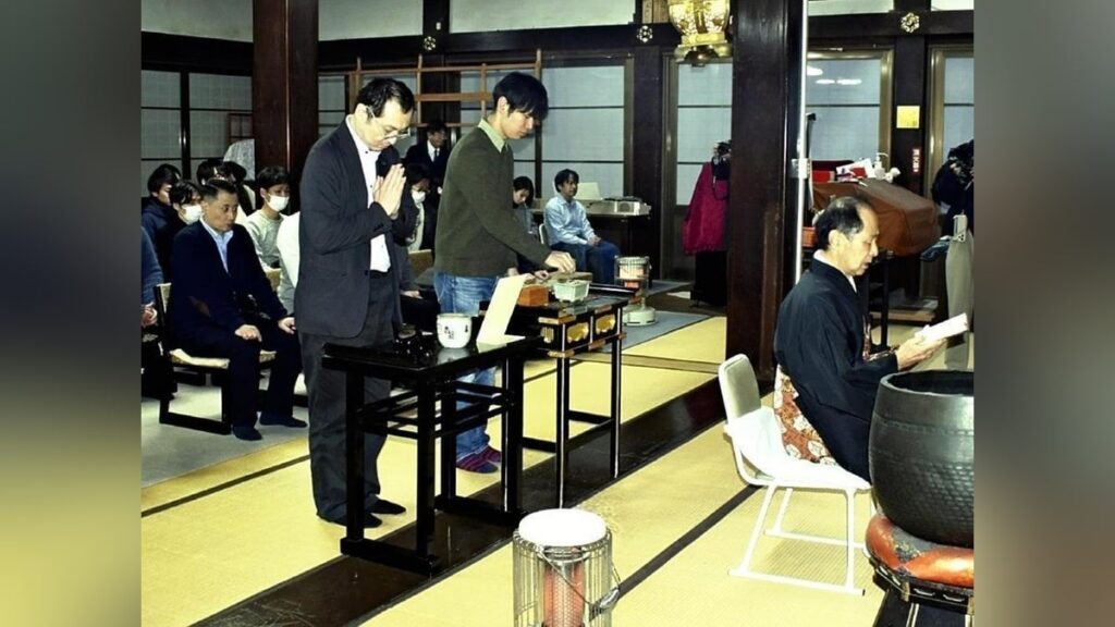 ゴキブリやハエ・蚊に「ありがとう」…商品開発で犠牲になった生き物、アース製薬が供養