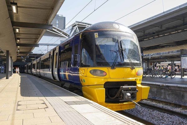「恥ずかしい」「2024年とは思えない」 鉄道会社の“ポンコツ内情”に全英唖然 市長が激怒したIT化を拒む「英国流のブラック言い訳」