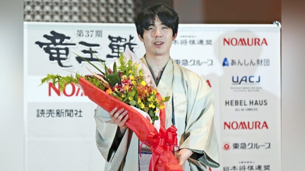 囲碁 竜王戦 藤井聡太竜王が４連覇、今シリーズ初めて先手番を破る…「永世竜王」に次ぐ連続防衛