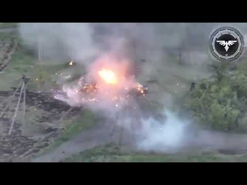 移動中のロシア戦車がウクライナのFPVドローンの攻撃を受けて破壊される（第47旅団投稿） Good by Russ Tank