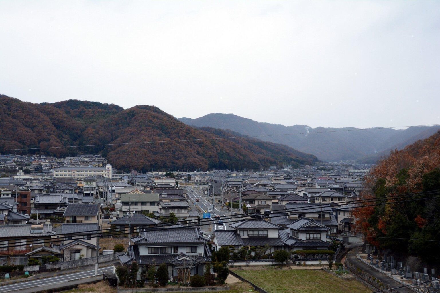 ふん尿のような強烈な臭いで「窓も開けられない」 町を襲う原因不明の悪臭にさいなまれる住民たち　広島県福山市