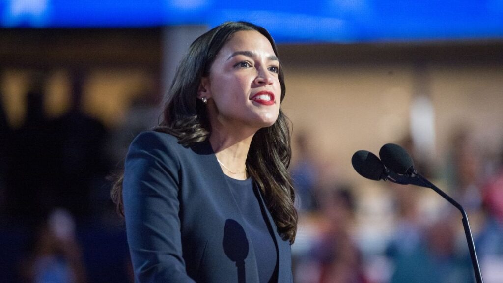 AOC、下院監視レースで重要票をジェリー・コノリー氏に奪われる