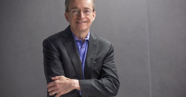IntelのゲルシンガーCEO、苦境の中で退任