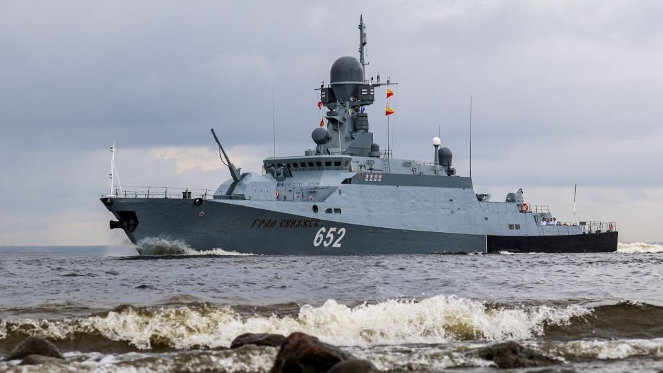 ロシアがバルト海で船舶通信を妨害：ロシアは西側諸国がどのように対応するかを試すために、バルト海全域で移動通信と船舶追跡データを妨害し、船舶とエネルギー供給を危険にさらしていると、この地域を監督するポーランドの提督は述べた。
