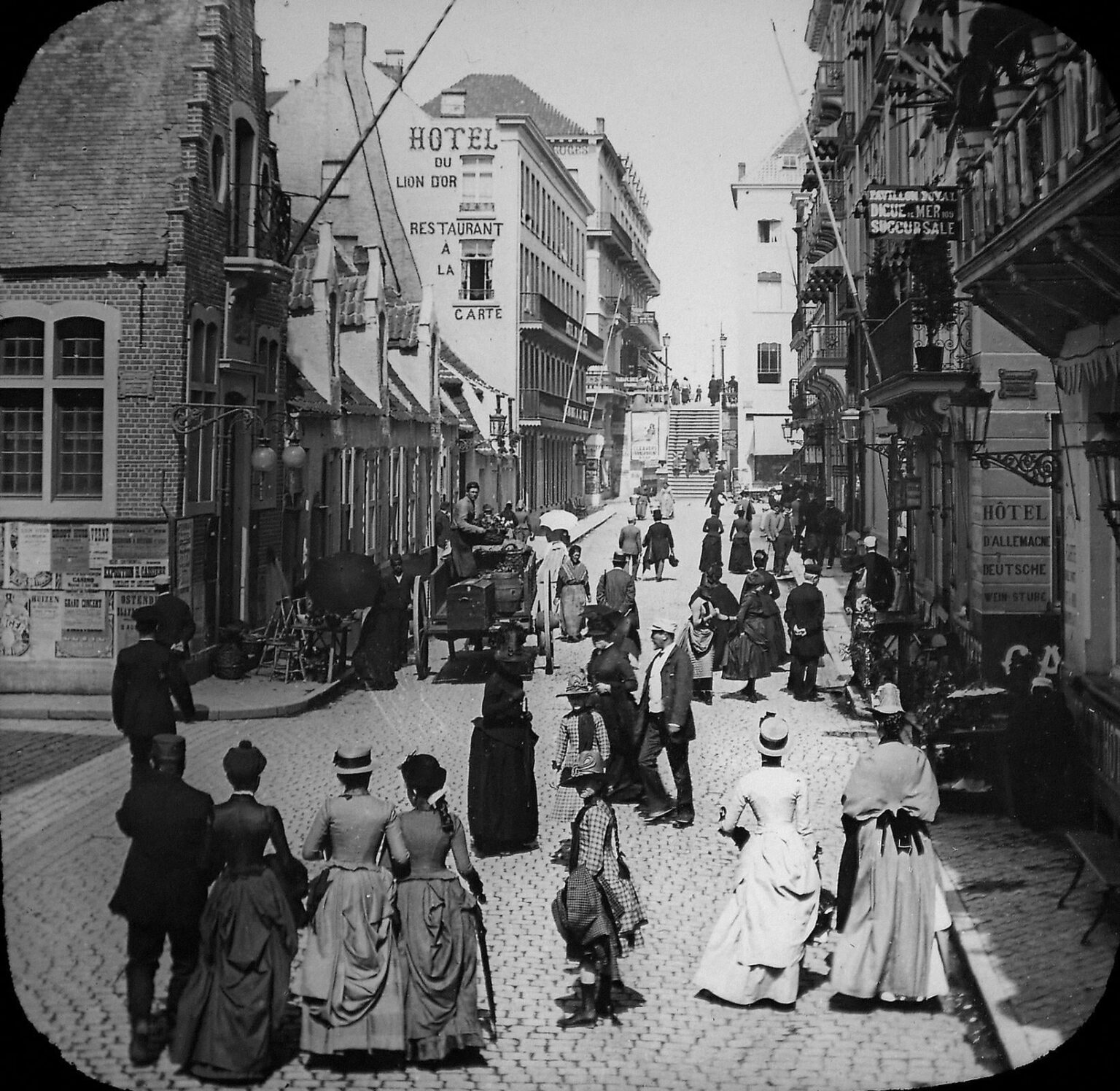 この 1900 年の写真がベルギーのどこで撮影されたか知っている人はいますか?