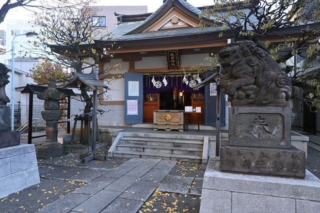 東京都渋谷区の表参道近くの住宅街にある穏田神社