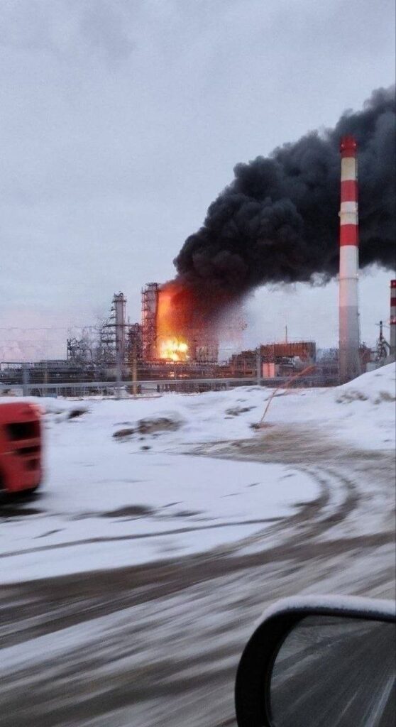 ロシアの製油所の生産量と石油生産量は10年以上で最低水準に低下