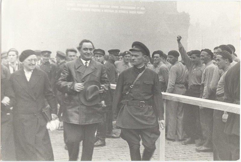 赤の広場のゲオルギー・ディミトロフ。ソ連、モスクワ、1934年。