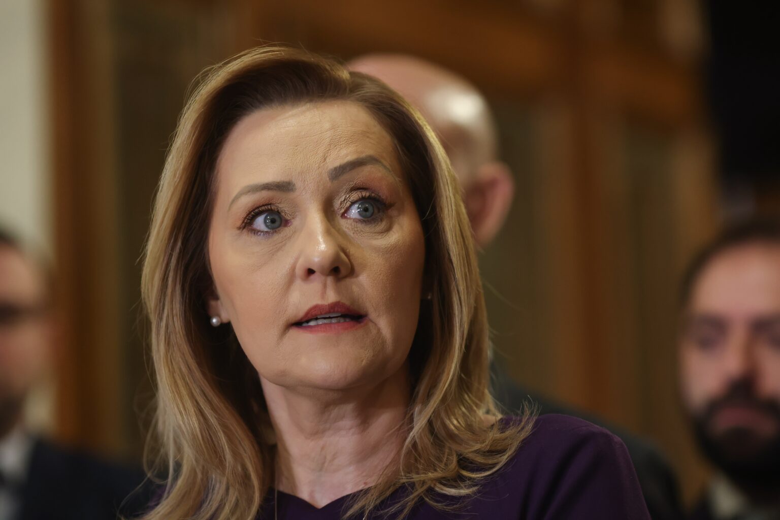 エレナ・ラスコーニ氏、マルセル・シオラク氏が再び政府を率いるのは「異常だ」と語る：「私たちは狂ったように金を借りた」