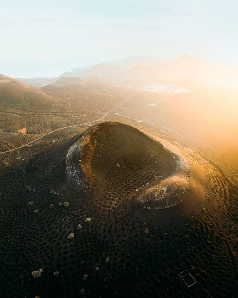 ランサローテ島の火山ブドウ園: とてもクールです!