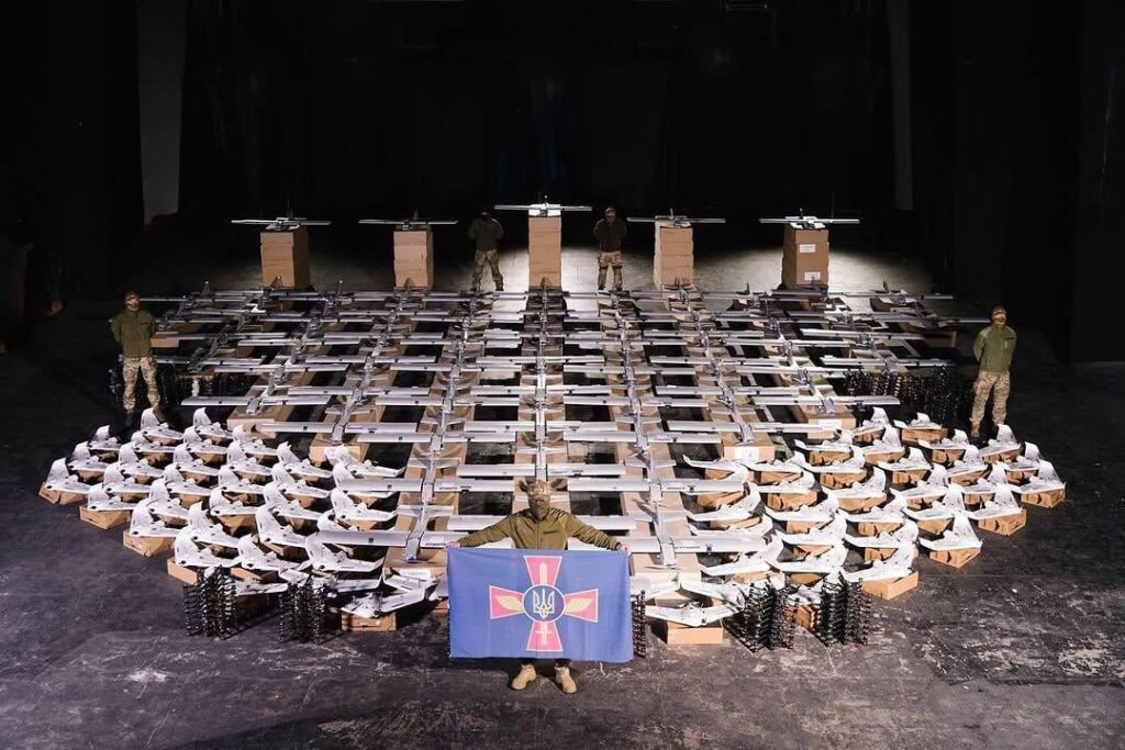 ウクライナ軍は、カム・バック・アライブ財団、ノヴァポシュタ、ワイルド・ホーネッツ社から資金提供/供給を受けた別のドローン群を受領した。 2024年12月