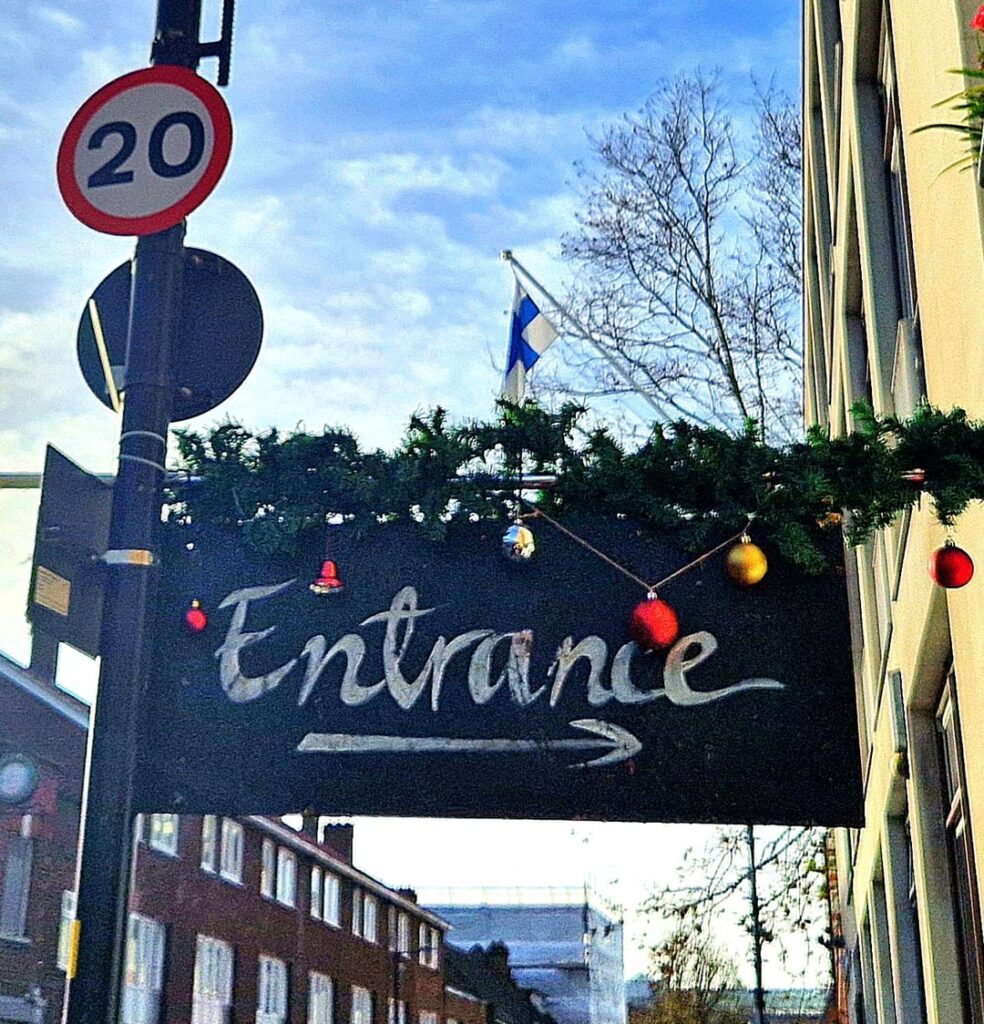 フィンランドのロンドン教会が独立記念日に毎年恒例のクリスマスバザールを開催
