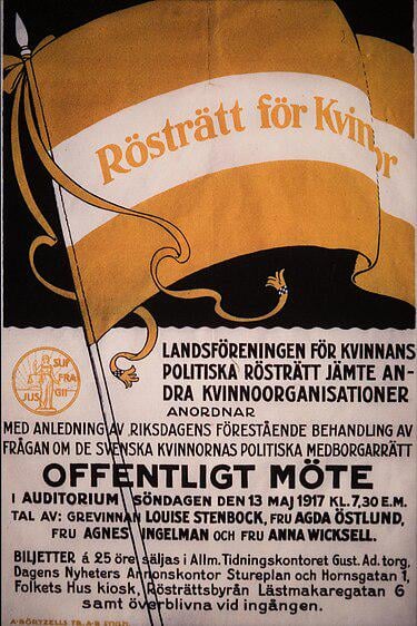 スウェーデンでは、1918 年 12 月 17 日に普通平等選挙権が導入されました。長い間、投票権は男性と女性の両方に制限されていました。性別に加えて、収入と富にも依存しました。 1862 年以降、未婚で裕福な成人女性は地方選挙に投票できるようになりましたが、結婚すると投票権を失いました。