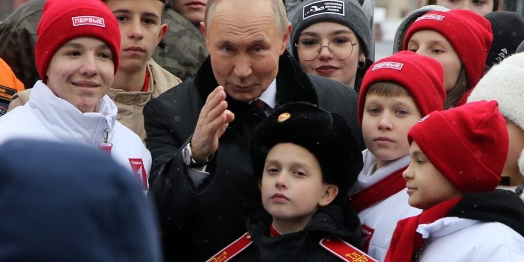 専門家らによると、プーチン大統領はロシアの人口危機を逆転させようと必死に努力しており、ウクライナを解決策と考えている