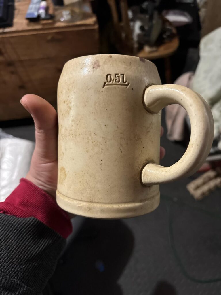誰か、W. German のマグカップを特定するのを手伝ってくれませんか?