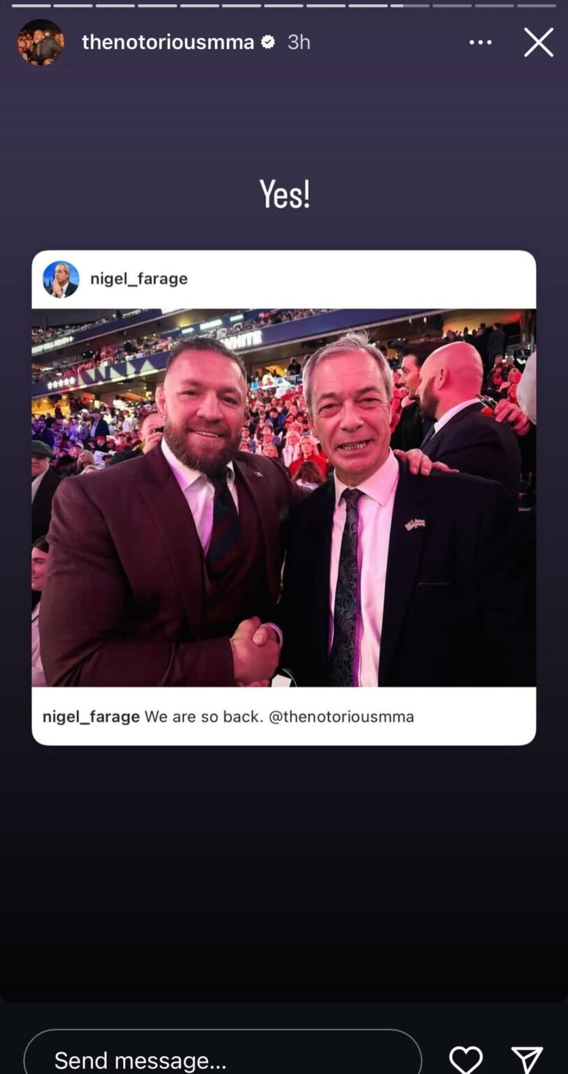 ナイジェル・ファラージとポーズを取り、ヨーロッパを再び偉大にしたいと願うコナー・マクレガー。トランプ大統領就任前の舞踏会に出席していたとき
