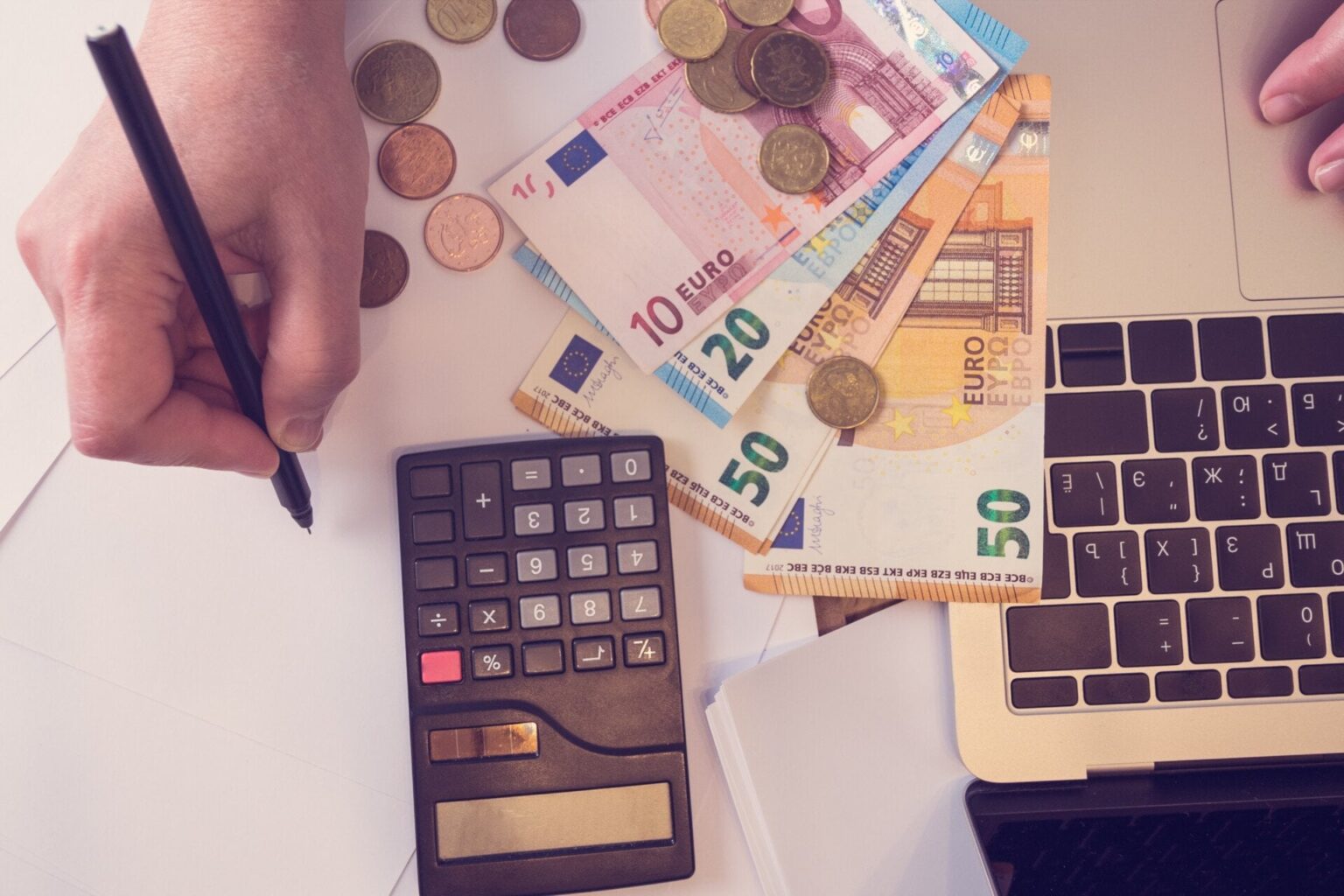 EUの最後の場所でギリシャ人の購買力