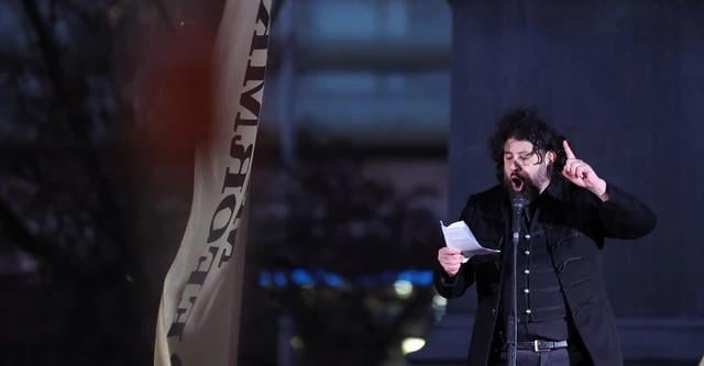 彼は第二次改革中にアンタル・ロガンの辞任に抗議した