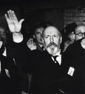 ナチスの協力者を讃えた人物がなぜフランドル議会の議員になれるのか、誰か説明してもらえませんか？