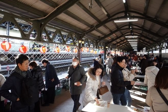 両国駅“幻の3番線ホーム”で「おでんで熱燗ステーション」開催中 | 食品産業新聞社ニュースWEB