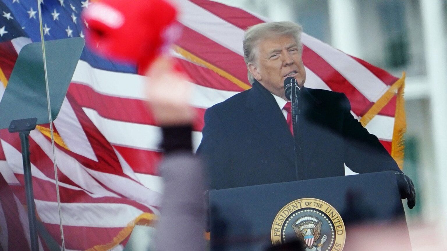 彼は無事に済んだ - ドナルド・トランプは国会議事堂への暴力的な攻撃を扇動した。 2週間以内に、彼は同じ建物で大統領に就任する予定だ