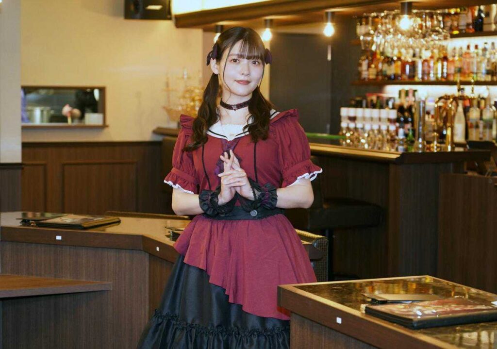 上坂すみれ：人気声優がコンカフェを始めた理由　物件探し、内装、メニュー、衣装　面接まで　細部までこだわり抜く