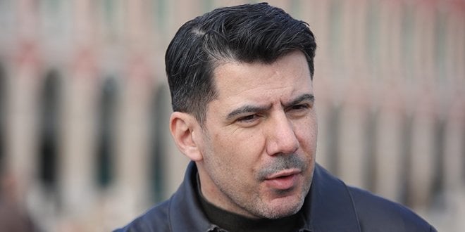 グルモヤ氏はニンチェヴィッチ・レサンドリッチ氏の野党支持要請について「われわれはプルJK候補を支持しない」とコメントした。