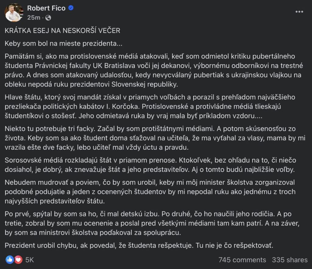 ロバート・フィコ首相は握手しなかった件についてFBでコメントした。