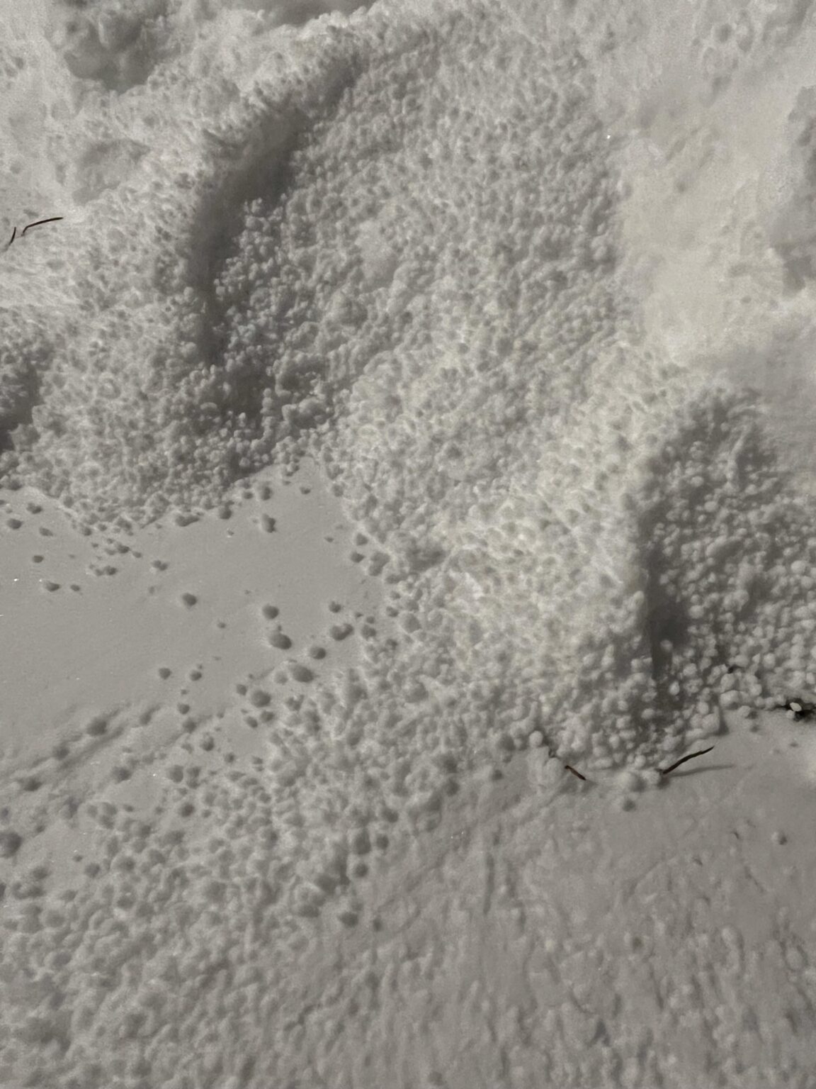 奇妙な雪