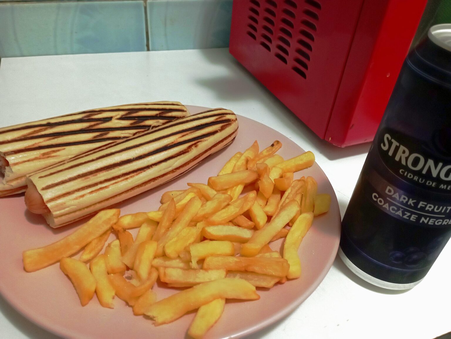 休日の食事が終わったとき。 (Profi のホットドッグがブルルに行きます)