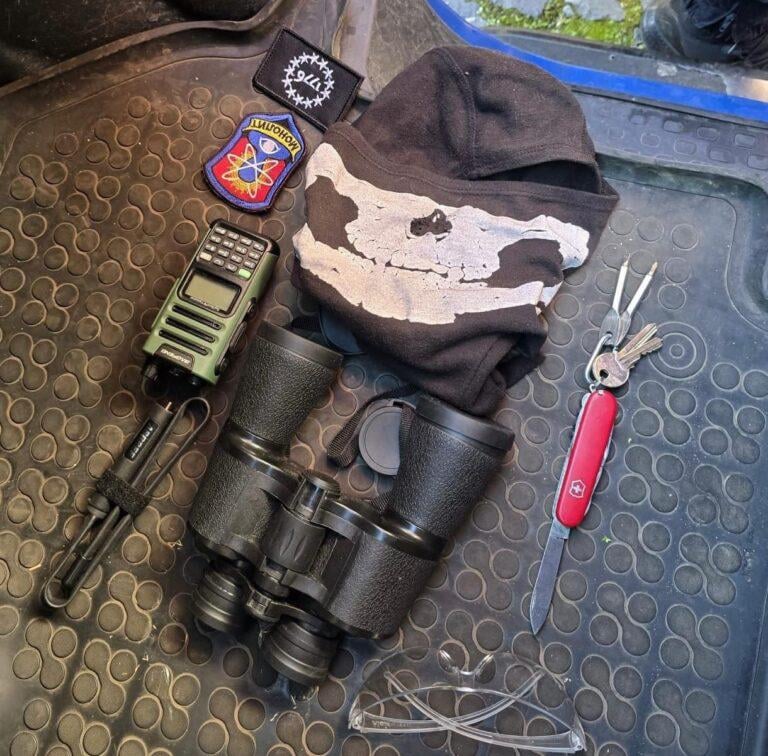午後1時頃、TNBの遊歩道で、ある人物が憲兵に捕らえられ、その人物が着ていた服装（戦術的/軍事的）によって法執行部隊の注意を引いたとG4Media.ro情報筋が伝えた。