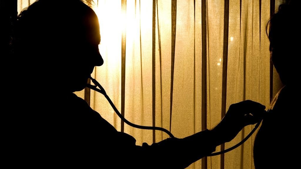 医師は懲戒法を恐れ、その後患者に会います