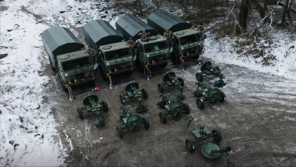 ウクライナ国軍第22旅団がカム・バック・アライブ財団から迫撃砲とトラックを受け取る