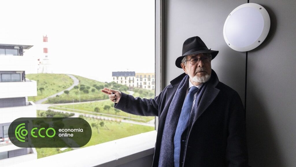 「オエイラスでは、100 戸のアパートのうち 70 戸が市議会用です。」