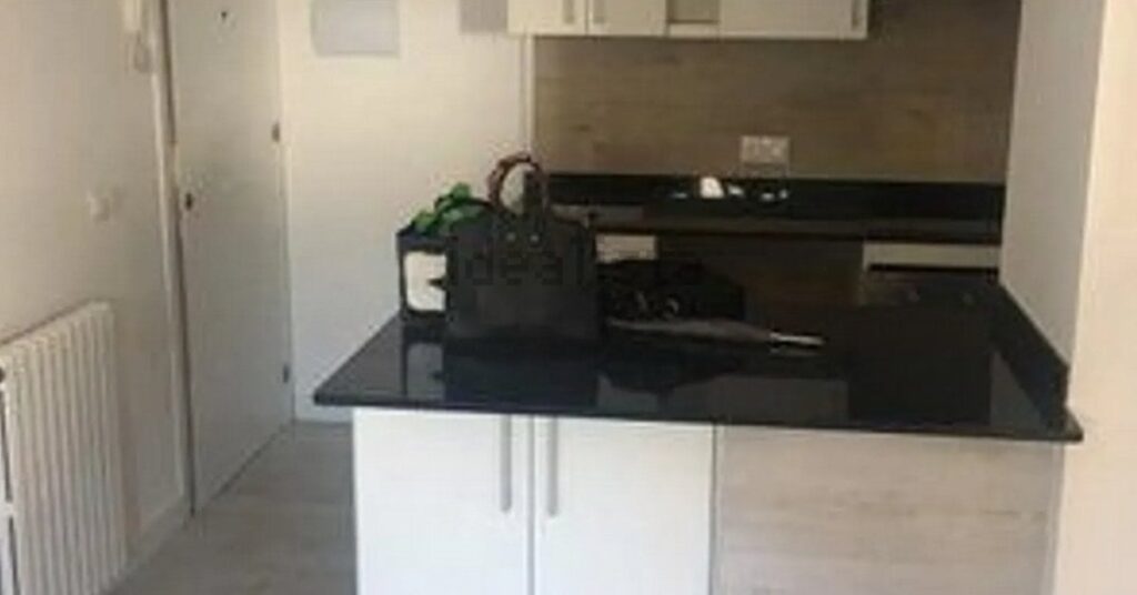 エスカルデスの36m²のペントハウス、月額1,400ユーロ