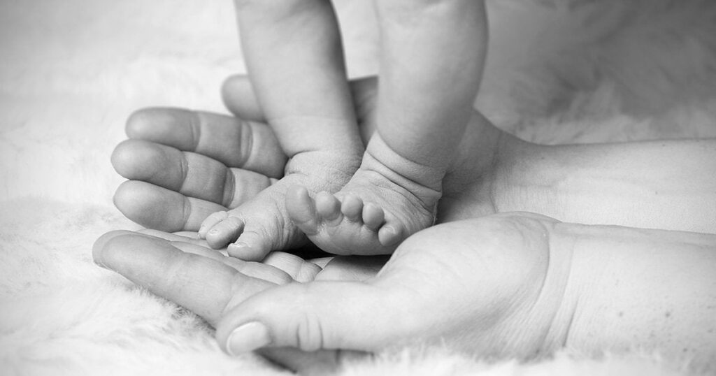 親は子供よりも社会に2.5倍多く貢献しています