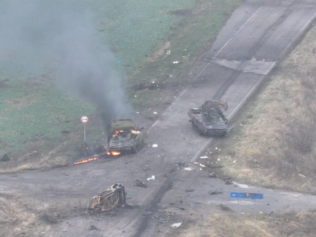 ロシアのBMD-2空挺歩兵戦闘車（IFV）約12両が東部戦線クルスク州のウクライナ海兵隊によって破壊された。