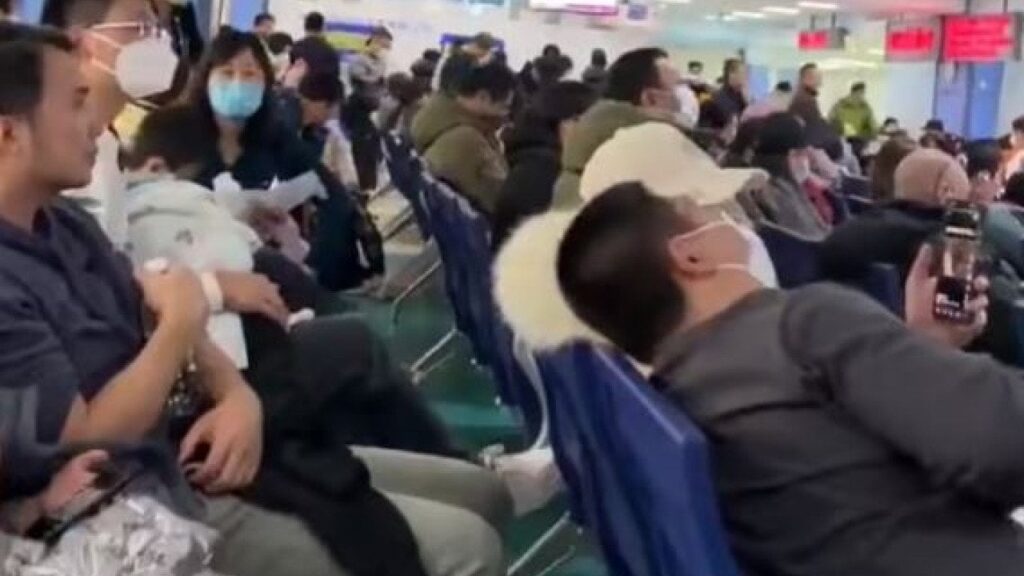 中国で謎の新型ウイルス懸念 病院は満床