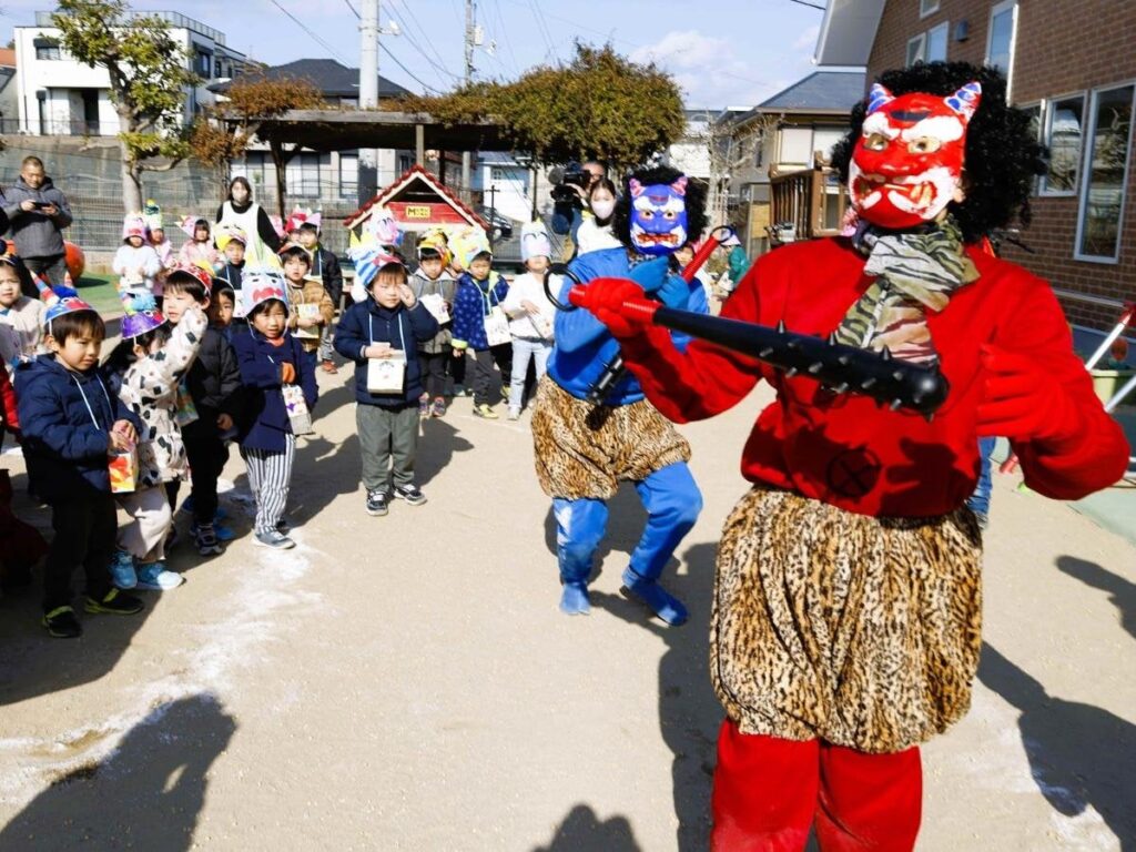 鬼に質問する園児「どうして角があるの」「どうして鬼のパンツをはいているの」「オナニー１日何回してる？」