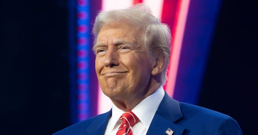 トランプ氏、新たな喜びでファンから即座に250億ドルを稼ぐ