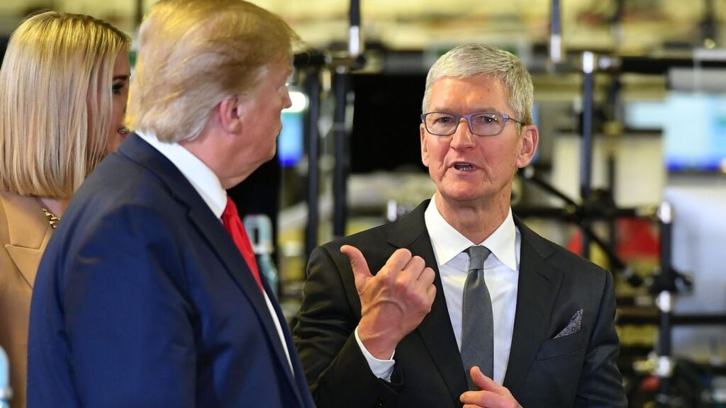 アップルCEOティム・クック氏、トランプ大統領就任式に100万ドルを寄付