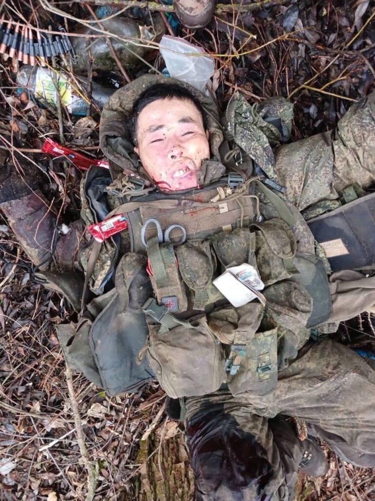 18歳以上。クルスク地域で清算された北朝鮮人の新しい写真。