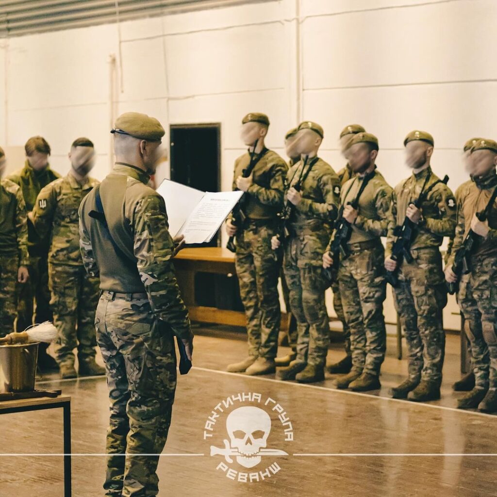 ウクライナ国防省情報総局（HUR-MO）の「復讐戦術グループ」の新兵たちは、ウクライナへの忠誠を誓った。
