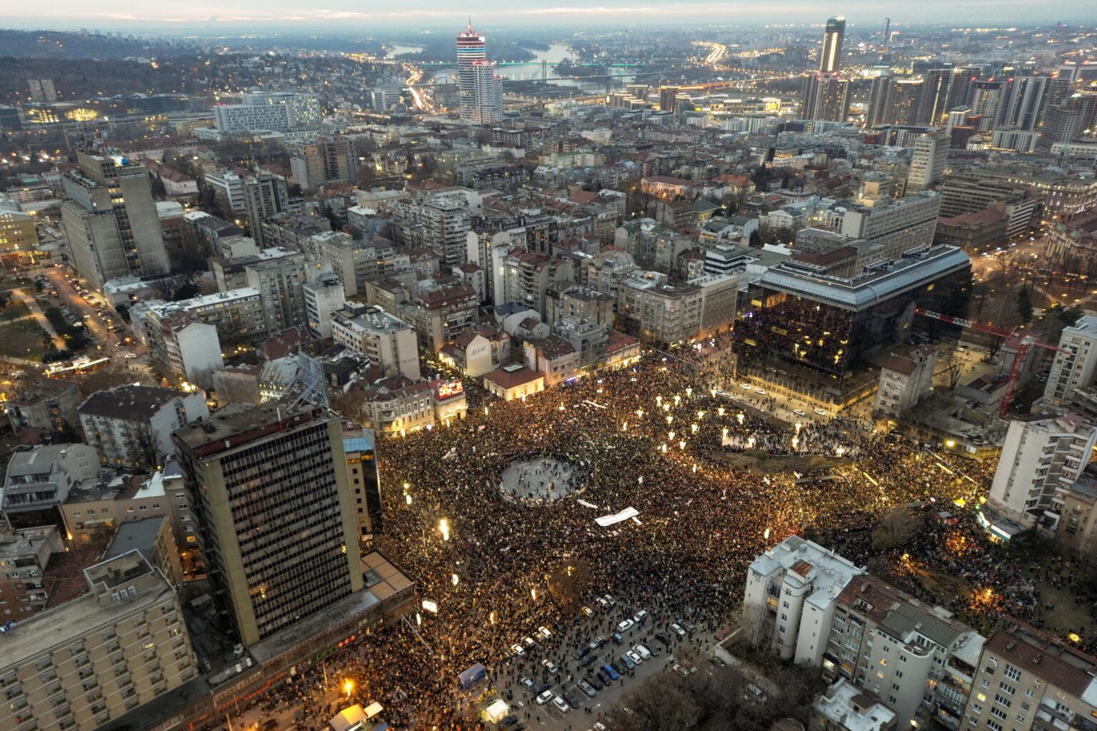 セルビアで現在起きている反汚職と反政府デモは過去25年間で最大規模