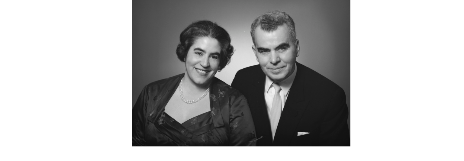 ハルヴァ製菓工場の創設者ジャン・カラヴォキロスとその妻。コンテンツの説明: 当初は Oy Itämainen Halvatehdas Ab が所有していましたが、後に Oy Halva ab が所有しました。