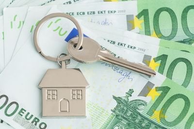 テナントが1万4000ユーロ以上を滞納したため、家主は「オーストラリア国内を旅行できなくなった」